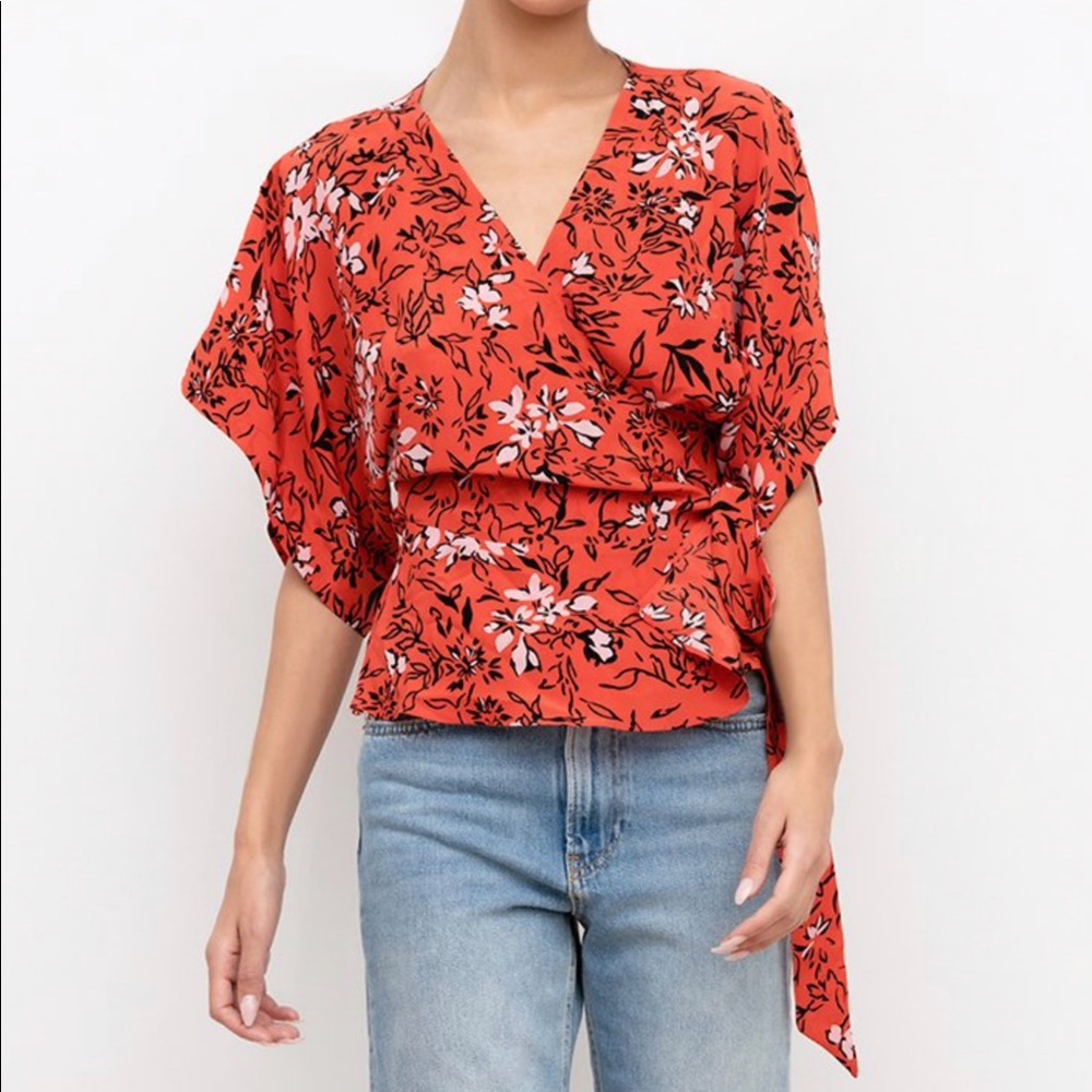 NWT! Yumi Kim 100% Silk That's a Wrap Top XS in floral print